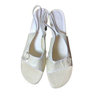 Vtg BCBG Paris cream leather peep toe sling back pumps sz 11